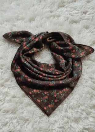 Foulard CHOCO carré viscose ultra douce bandana petite fleur vintage, marque: Boutique indépendante, état: Très bon état, 9,50 €, 10,68 € Protection acheteurs incluse