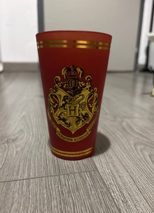Verre griffondor, marca: WB, estado: Novo sem etiquetas, €7.00, €8.05 inclui Proteção do Comprador