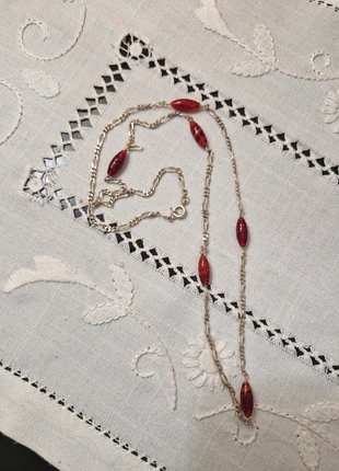 Colar em prata com contas vermelhas vintage
| Collier en argent avec perles rouges vintage, merk: Argent, staat: Nieuw zonder prijskaartje, € 20,00, € 21,70 inclusief Kopersbescherming