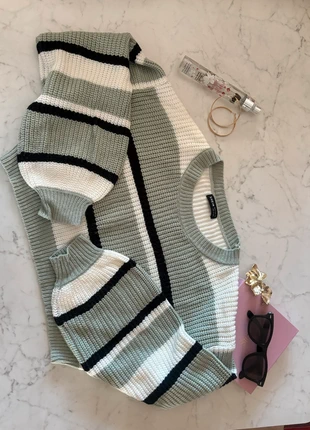 Maglione a righe verde salvia, panna e nero - stile cozy chic, marca: Shein, estado: Novo sem etiquetas, tamanho: M / 38 / 10, €10.00, €11.20 inclui Proteção do Comprador