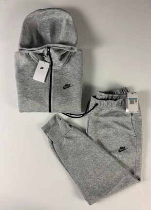 Ensemble Nike Tech Fleece (M) / Gris, marque: Nike, état: Très bon état, taille: M, 104,50 €, 110,43 € Protection acheteurs incluse