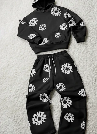 Ensemble streetwear noir et blanc imprimé – Hoodie + Jogging, merk: y2k, staat: Heel goed, maat: M, € 75,00, € 79,45 inclusief Kopersbescherming