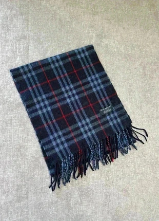 Écharpe Burberry bleu marine, marke: Burberry, zustand: Sehr gut, 45,00 €, 47,95 € beinhaltet Vinted-Käuferschutz Pro