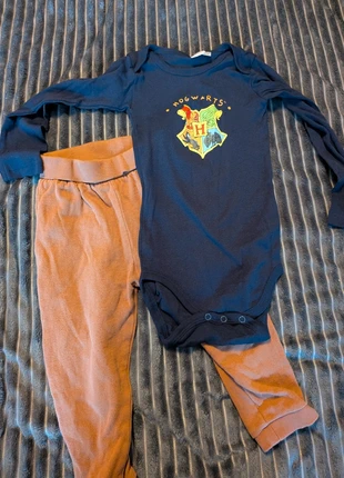 Harry potter pyjama, merk: Harry Potter, staat: Heel goed, maat: 3 jaar / 98 cm, € 2,00, € 2,80 inclusief Kopersbescherming