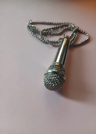 Collier micro argenté – pendentif original – parfait pour chanteurs & artistes, condition: Very good, €3.00, €3.85 includes Buyer Protection