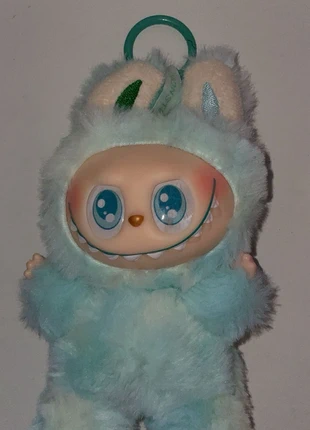 Green/blue labubu, merk: POPMART, staat: Nieuw zonder prijskaartje, maat: Prematuur, tot 44 cm, € 7,69, € 8,77 inclusief Kopersbescherming