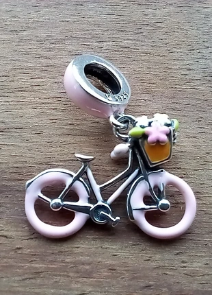 Leuk bedeltje met meisjesfiets van sterling zilver., staat: Nieuw zonder prijskaartje, € 14,95, € 16,40 inclusief Kopersbescherming