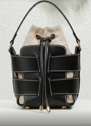 Leuke bijna nieuw H&M Bucket tas, merk: H&M, staat: Heel goed, € 25,00, € 26,95 inclusief Kopersbescherming