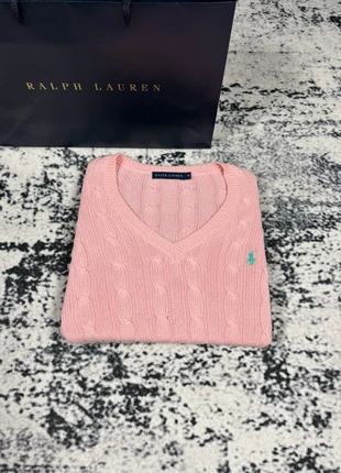 Pull à Maille Torsadés Tressés Cable Knit Ralph Lauren Col V Rose Crème | Logo Brodé Bleu | Taille M, marque: Ralph Lauren, état: Très bon état, taille: M / 38 / 10, 50,99 €, 54,24 € Protection acheteurs incluse
