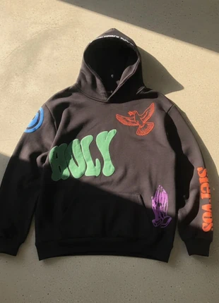 Hoodie noir imprimé coloré / streetwear / graphic / oversize / urban look / tendance / casual, marque: Neon Chapel Studio, état: Très bon état, taille: M, 59,90 €, 63,60 € Protection acheteurs incluse