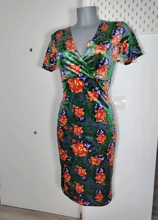 Vestido floral terciopelo elástico Zara 🌺, marque: Zara, état: Très bon état, taille: S / 36 / 8, 22,00 €, 23,80 € Protection acheteurs incluse