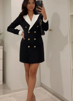 Robe blazer noire boutons dorés. taille M, marca: Vintage Chic, estado: Muito bom, tamanho: M / 38 / 10, €56.90, €60.45 inclui Proteção do Comprador