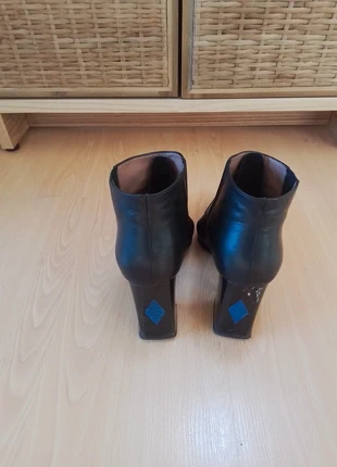 Beautiful ankle boots, merk: Pollini, staat: Heel goed, maat: 40, € 44,00, € 46,90 inclusief Kopersbescherming