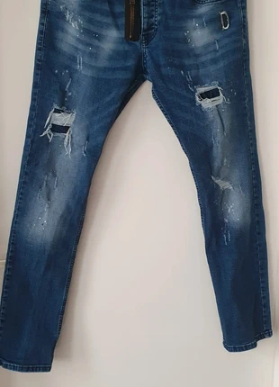 Stoere blauwe jeans met scheuren - maat 36, merk: Blvck, staat: Heel goed, maat: W36 | FR 46, € 15,00, € 16,45 inclusief Kopersbescherming