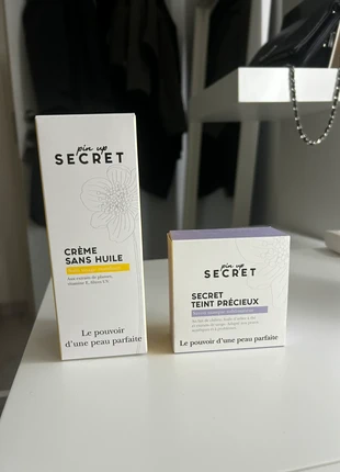 Savon pin-up secret, marque: PIN-UP, état: Neuf avec étiquette, 22,00 €, 23,80 € Protection acheteurs incluse