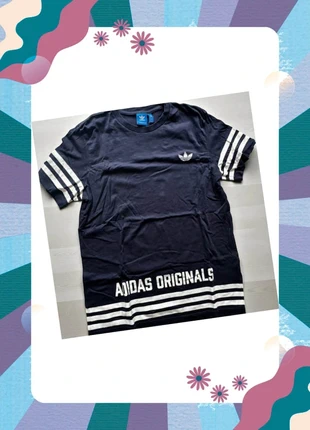 T-shirt Adidas vintage - bleu marine/ blanc - Taille M, marque: adidas, état: Neuf sans étiquette, taille: M, 12,00 €, 13,30 € Protection acheteurs (Pro) incluse