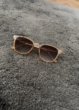 Zonnebril, staat: Heel goed, € 2,00, € 2,80 inclusief Kopersbescherming