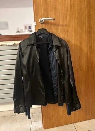 2 camicie satinate (nera + blu), merk: KFG, staat: Nieuw zonder prijskaartje, maat: S / 36 / 8, € 15,00, € 16,45 inclusief Kopersbescherming