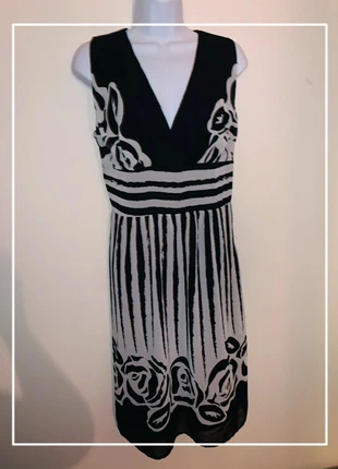 Sale M&S Mode – Zwart-witte jurk met bloemenprint – Maat 38 Uitverkoop Uitverkoop, merk: M&S Mode, staat: Heel goed, maat: M / 38 / 10, € 7,00, € 8,05 inclusief Kopersbescherming