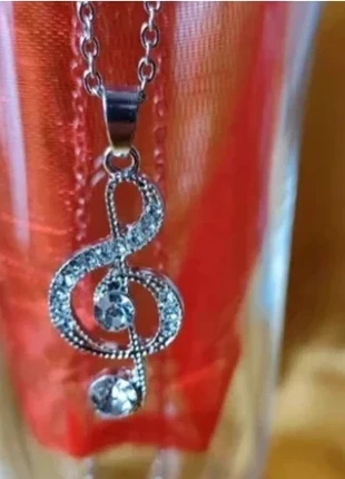 Magnifique collier Fantaisie clé de sol musique argenté, état: Neuf sans étiquette, 10,99 €, 12,24 € Protection acheteurs incluse