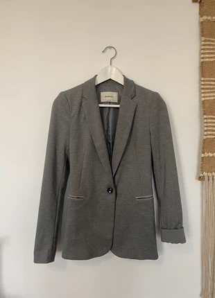 Blazer gris, marke: Stradivarius, zustand: Sehr gut, größe: XS / 34 / 6, 7,00 €, 8,05 € inklusive Vinted-Käuferschutz