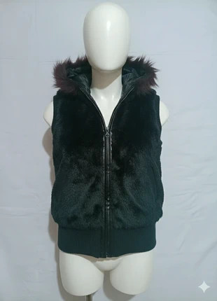 Gilet in Ecopelliccia Nero con Cappuccio e Pelliccia Fogliere Rosse - Taglia M, merk: Foglie Rosse, staat: Heel goed, maat: M / 38 / 10, € 4,99, € 5,94 inclusief Kopersbescherming