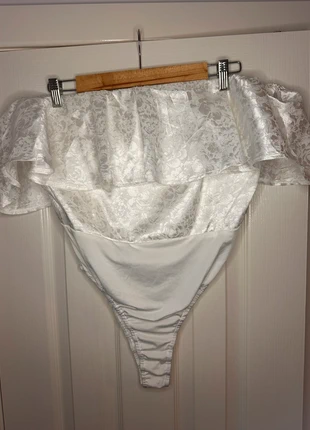 White satin off shoulder bodysuit with floral pattern. Size 16, brand: Quiz, condition: New without tags, size: L / UK 16-18, £5.50, £6.48 includes Buyer Protection