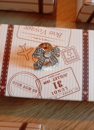 Broche avec la boîte, marca: luxe.fr, estado: Muito bom, €5.00, €5.95 inclui Proteção do Comprador Pro