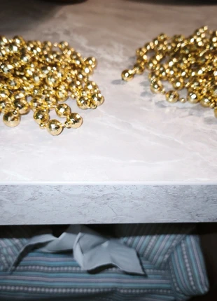 Ghirlande dorate in plastica, merk: NO LABEL, staat: Heel goed, € 1,50, € 2,28 inclusief Kopersbescherming