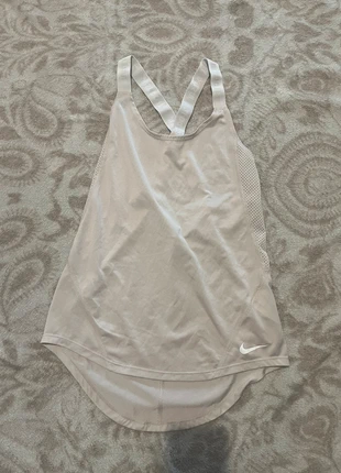 Débardeur de sport - Nike, marque: Nike, état: Très bon état, taille: XS / 34 / 6, 3,00 €, 3,85 € Protection acheteurs incluse
