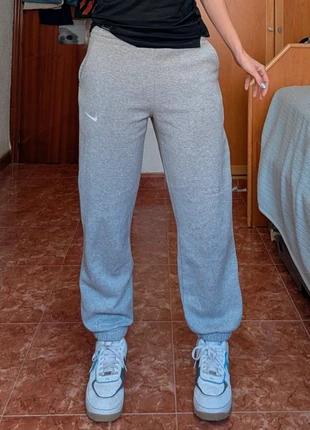 Pantalones deportivos chandal Nike con pelo por dentro grises anchos tiro medio nuevos, marque: Nike, état: Très bon état, taille: M, 23,99 €, 25,89 € Protection acheteurs incluse