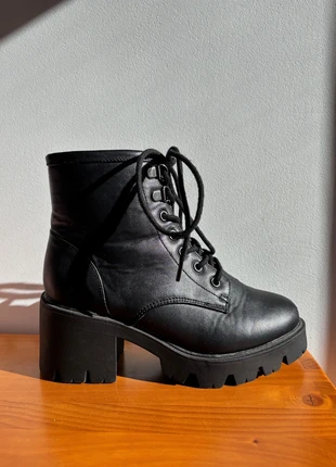 Botines negros Local, marque: Local, état: Bon état, taille: 37, 10,00 €, 11,20 € Protection acheteurs incluse