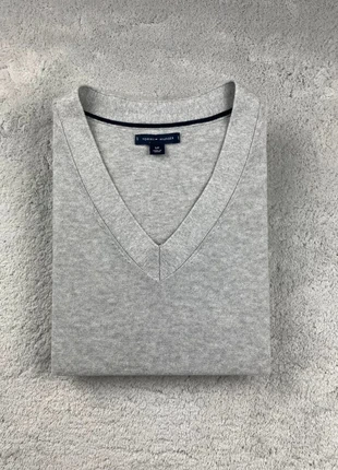 Pull fin col en V - Tommy Hilfiger - Couleur Gris logo sur plaque doré - Taille S Homme, marque: Tommy Hilfiger, état: Très bon état, taille: S, 24,90 €, 26,85 € Protection acheteurs (Pro) incluse