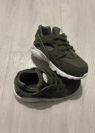Nike Huarache Run Garçon Pointure 25 – Neuves, Jamais Portées, marca: Nike, estado: Novo sem etiquetas, tamanho: 25, €20.00, €21.70 inclui Proteção do Comprador