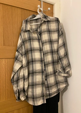 Cream & Grey Shirt, brand: Primark, condition: Good, size: M / UK 12-14, £2.50, £3.33 includes Buyer Protection