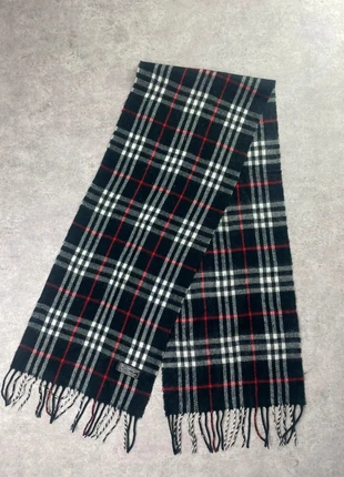 Écharpe Burberry en laine noir, marque: Burberry, état: Très bon état, 34,00 €, 36,40 € Protection acheteurs (Pro) incluse