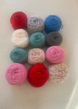 Lot de 12 restes de boules de laine, marque: LAINE, état: Très bon état, 5,00 €, 5,95 € Protection acheteurs incluse