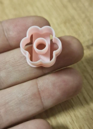 Flor 15mm de fimo, marca: FIMO, estado: Muito bom, €1.00, €1.75 inclui Proteção do Comprador