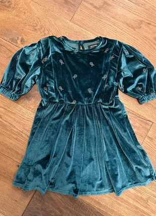 Robe en velours vert 4 ans Monoprix, marque: Monoprix, état: Neuf sans étiquette, taille: 4 ans / 104 cm, 8,00 €, 9,10 € Protection acheteurs incluse