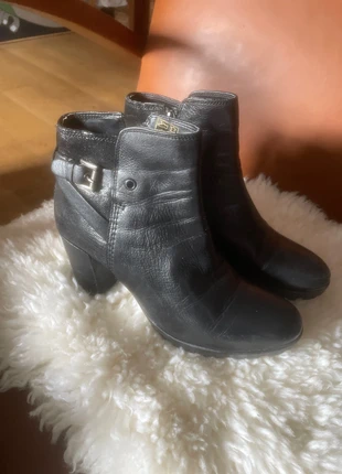 Bottines cuir noir 38, marque: Atelier, état: Très bon état, taille: 38, 15,00 €, 16,45 € Protection acheteurs incluse