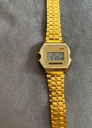 Montre style casio doré vintage y2k, marque: CASIO, état: Neuf sans étiquette, taille: Taille unique, 10,00 €, 11,20 € Protection acheteurs incluse