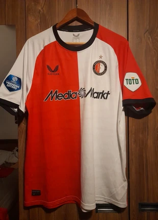 Feyenoord 2024/25 Thuisshirt + Eredivisie Patches, merk: Castore, staat: Heel goed, maat: XL, € 45,00, € 47,95 inclusief Kopersbescherming