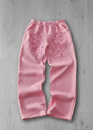 Pantalon rose brodé style streetwear – Taille M, brand: Boutique Parisienne, condition: Very good, size: M, €48.90, €52.05 includes Buyer Protection