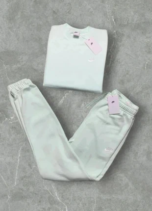 Ensemble Nike Sportwear Fleece menthe, marque: Nike, état: Très bon état, taille: M, 89,00 €, 94,15 € Protection acheteurs incluse