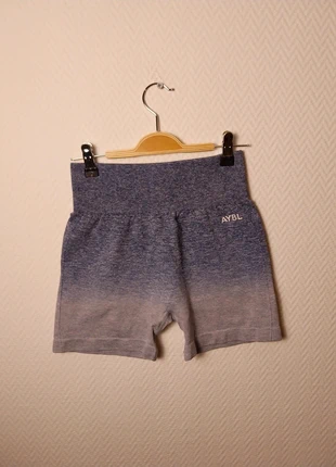 Short AYBL taille S couleur bleu ombré gris, brand: AYBL, condizioni: Ottime, taglia: S / IT 40 / EU 36, €14.00, €15.40 include la Protezione acquisti Pro