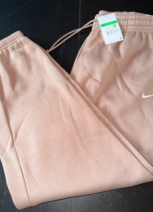 Jogging Nike – Femme – Taille XL, marque: Nike, état: Neuf avec étiquette, taille: XL / 42 / 14, 50,00 €, 53,20 € Protection acheteurs incluse