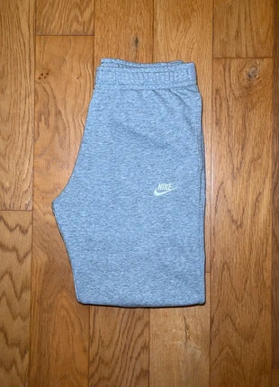 Jogging Nike gris taille M, merk: Nike, staat: Heel goed, maat: M, € 30,00, € 32,20 inclusief Kopersbescherming