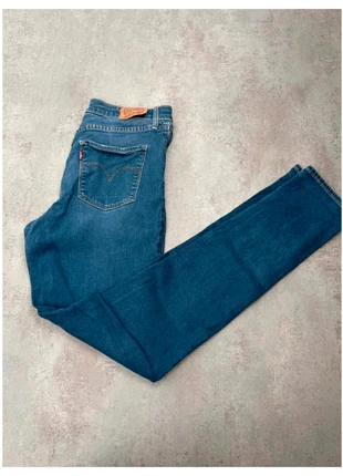 Jean Levis 311 Shaping Skinny Femme Blue vintage – Taille 38 (W30), marque: Levi's, état: Très bon état, taille: M / 38 / 10, 25,00 €, 26,95 € Protection acheteurs incluse