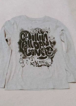 Camiseta gris infantil con negro, marca: H&M, estado: Muy bueno, tamaño: 7 años / 122 cm, 3,00 €, 3,15 € Protección al comprador incluida