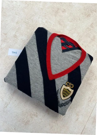 Pull Tommy Hilfiger col V rayé - taille M femme - gris et bleu marine - logo brodé, brand: Tommy Hilfiger, condition: Good, size: M / 38 / 10, €9.00, €10.15 includes Buyer Protection Pro